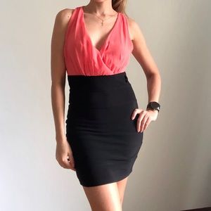 Beautiful Marilyn Monroe style dress. Coral/Black Color. Size Small.